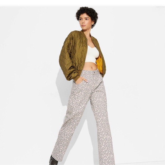 NWT- Women Mid Rise Relaxed Straight Leg- Brown Leopard Jean - Picture 2 of 8